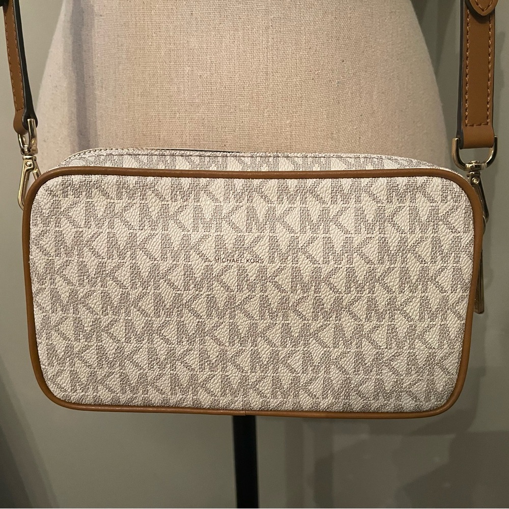 Michael Kors ‘Connie’ Crossbody Camera Bag - Picture 11 of 16